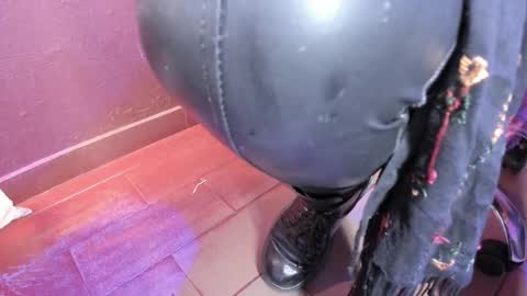   online show from March 6, 1:24 pm