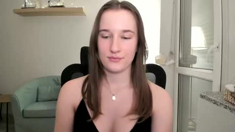 Oliwiaa2004 online show from December 15, 9:09 pm