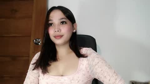 oliviahutton online show from July 8, 12:30 pm