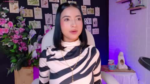 Snapshot of oliviamcneill chatting on January 20, 12:28 pm Olivia Mcneill  online show from January 20, 12:28 pm