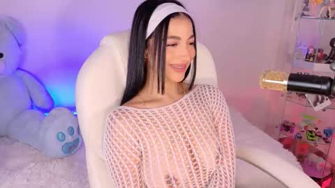 Olivia Mcneill  online show from November 22, 12:03 pm