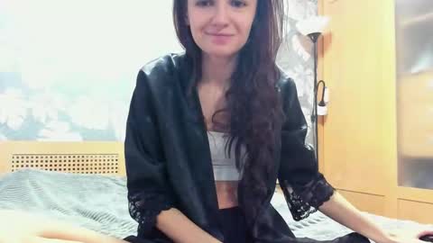 oliviamuur online show from December 23, 5:24 am