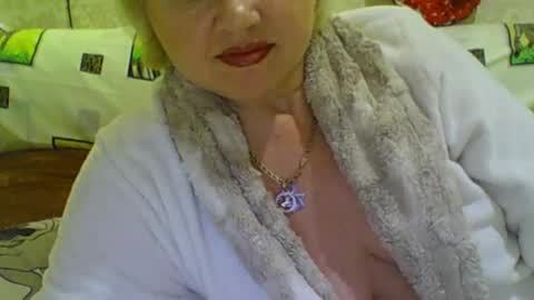 oliviaparadise online show from December 2, 9:41 am