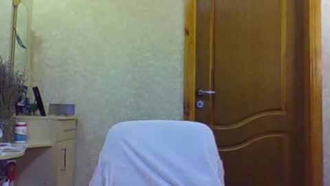 oliviaparadise online show from December 6, 9:05 am