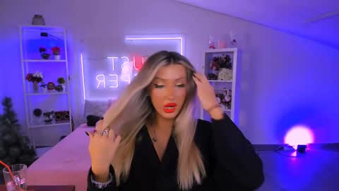 Olivia online show from January 15, 8:30 am