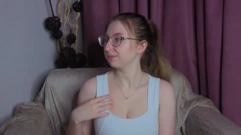 Kylie online show from November 19, 6:18 pm