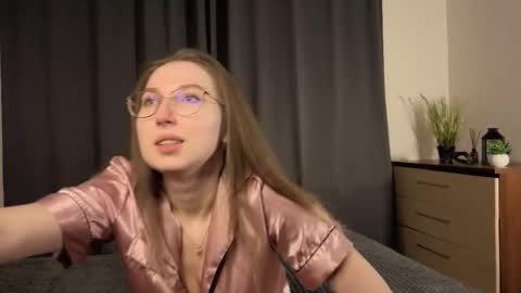 Kylie online show from December 14, 6:47 pm