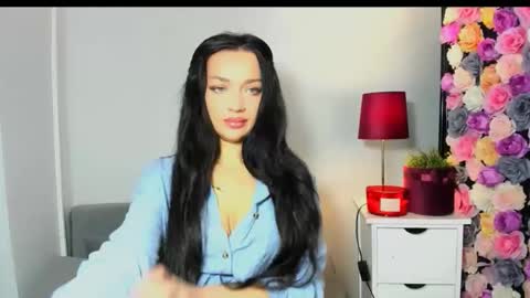 OliviaWomen online show from January 14, 8:00 am