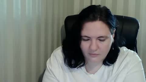 OlyaAndNetty online show from October 30, 1:01 pm