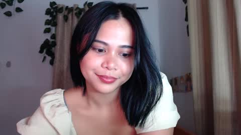 Snapshot of omariaennaid chatting on January 16, 12:45 am Angel online show from January 16, 12:45 am