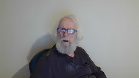 Somewhere over the rainbow online show from March 8, 9:08 pm