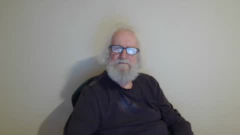 Somewhere over the rainbow online show from February 28, 9:23 pm