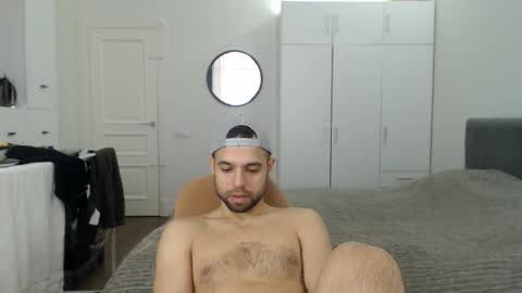 onebestlover online show from March 9, 11:15 am