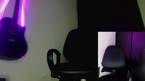 Snapshot of onlyraven chatting on February 21, 2:17 am Raven online show from February 21, 2:17 am