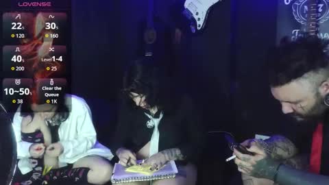 Snapshot of onlyraven chatting on October 31, 8:37 am Raven online show from October 31, 8:37 am