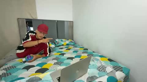 PAREJA LATINA JOVEN MUY CACHONDOS online show from April 7, 3:08 am