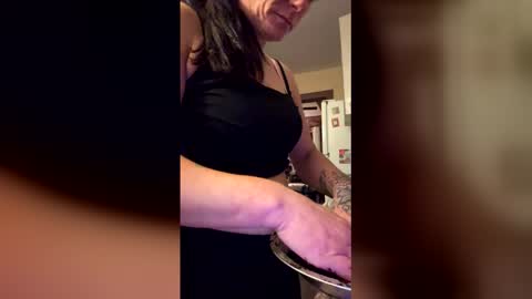 Jolene online show from April 6, 8:15 am