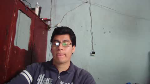 Snapshot of oomaurooo chatting on December 24, 7:44 pm oomaurooo online show from December 24, 7:44 pm