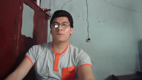 Snapshot of oomaurooo chatting on December 18, 9:29 pm oomaurooo online show from December 18, 9:29 pm