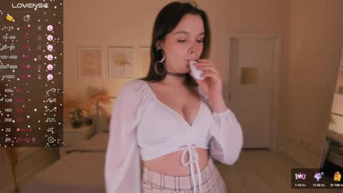 Snapshot of ooops_boobs chatting on January 22, 1:42 pm Chloe follow me online show from January 22, 1:42 pm