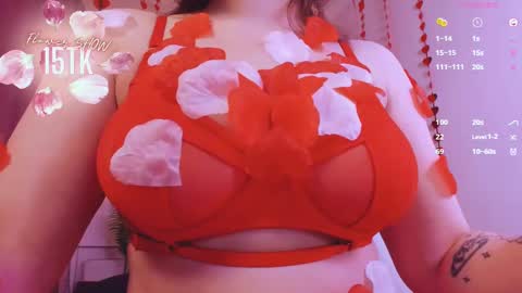 Snapshot of ooops_boobs chatting on February 15, 6:55 pm Chloe follow me online show from February 15, 6:55 pm