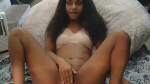 originalcali95 online show from November 29, 6:04 pm