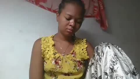 Snapshot of ornellahhh chatting on October 21, 12:43 pm ornellahhh online show from October 21, 12:43 pm
