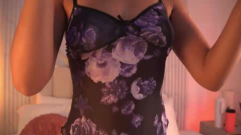 Oshun  online show from January 7, 12:10 pm