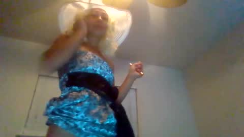 Snapshot of otherroomladycc chatting on October 15, 11:44 am otherroomladycc online show from October 15, 11:44 am