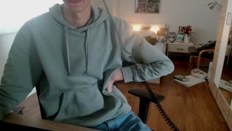 OverkneeBabe online show from December 10, 9:01 am