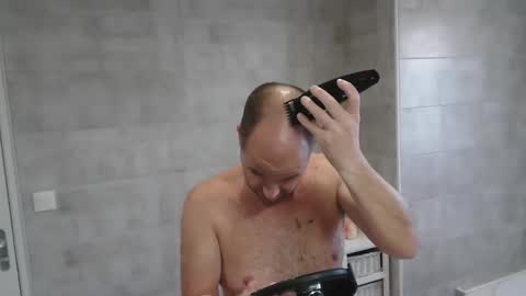 oversize13 online show from October 12, 4:10 pm