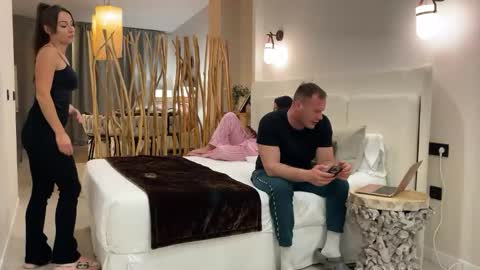 owlyfuns online show from February 25, 6:33 pm