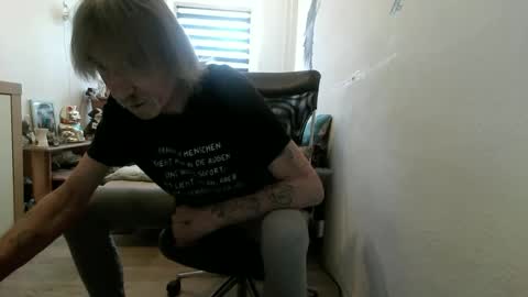 p83291869 online show from April 26, 2:58 pm