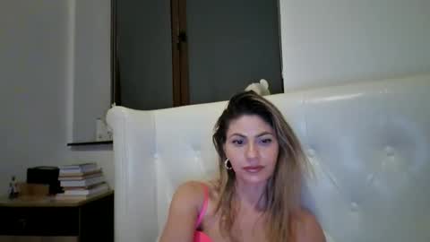 Pamela051087 online show from April 18, 11:49 pm