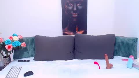 PAMEL ISSY online show from January 18, 6:10 pm