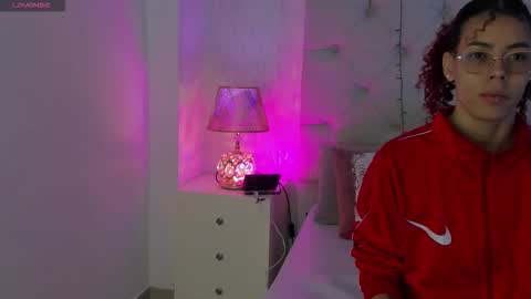 TELL ME PAMELLA AND GIVE ME A GOOD GRADE ITS IMPORTANT online show from December 19, 12:00 pm