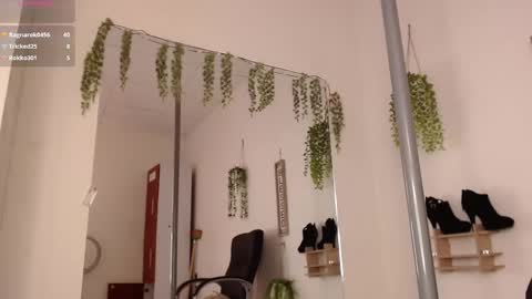 paolagh_ online show from February 5, 7:01 am