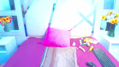 paris_squirtt online show from February 19, 9:25 pm