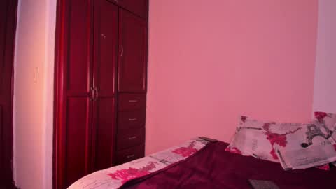 Snapshot of pariss_gold chatting on September 24, 5:25 am PARISS online show from September 24, 5:25 am