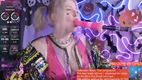 LunaAlan online show from October 31, 5:19 am