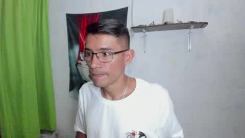 EDUAR Independent model online show from April 5, 8:06 pm