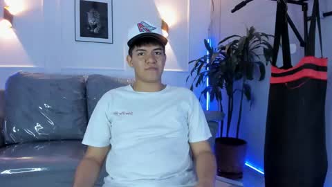 paul27__ online show from December 14, 3:35 am