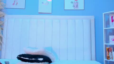 Pau online show from February 26, 10:58 pm