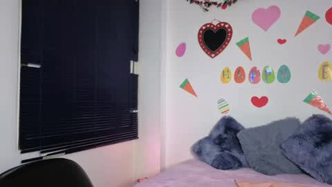 Paula  online show from April 19, 4:02 am