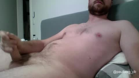 Snapshot of paulborg chatting on October 28, 6:03 am paulborg online show from October 28, 6:03 am