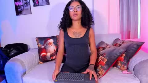 Pau online show from December 15, 1:18 pm