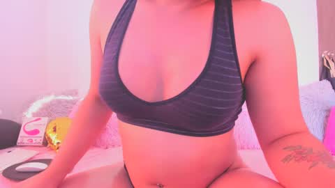 call me ur bbygurl online show from January 14, 9:20 pm