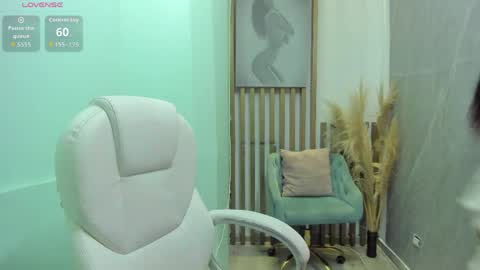 Paulina Belle online show from April 7, 1:35 pm