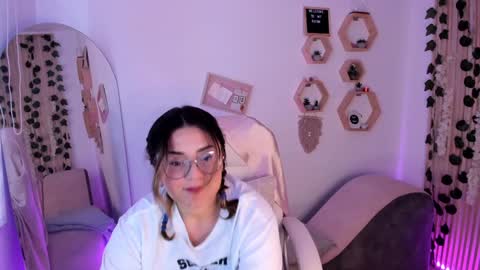 Estefania online show from December 7, 1:35 pm