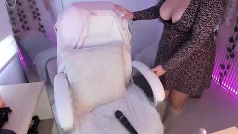 Estefania online show from February 18, 4:36 pm